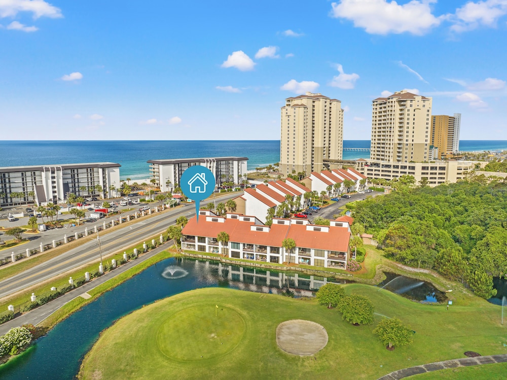 One More Round! 3BR 3BA Sleeps 10! 11 Pools! Golf Courses! Tennis Courts!