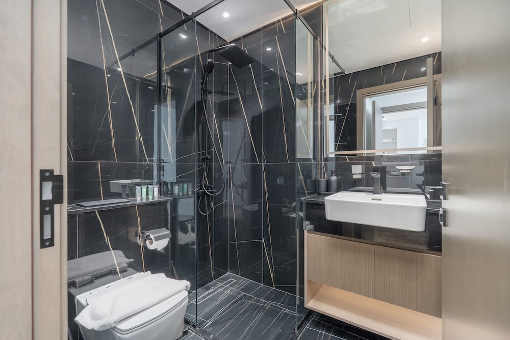 Peace and Tranquility in This 1 Bedroom in JVC