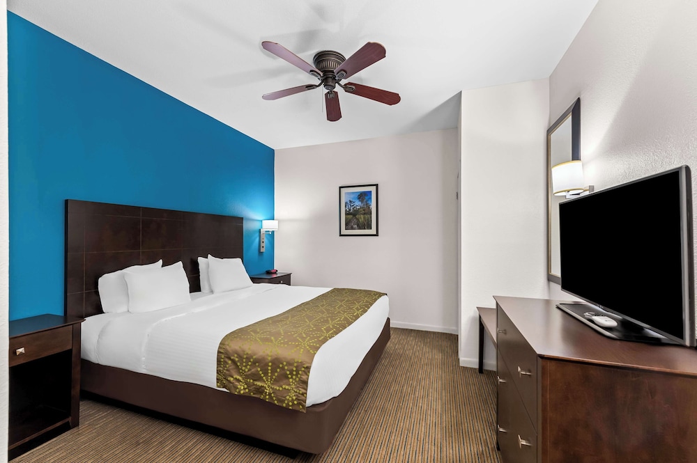 Best Western Delhi Inn
