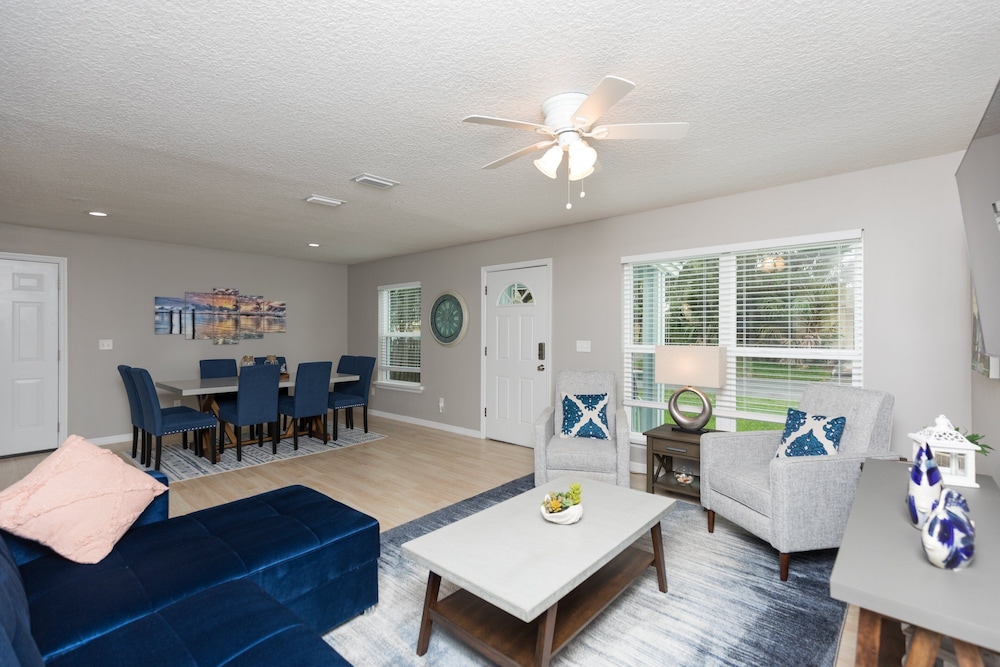 Charming Downtown Cottage 3 Bedroom Home