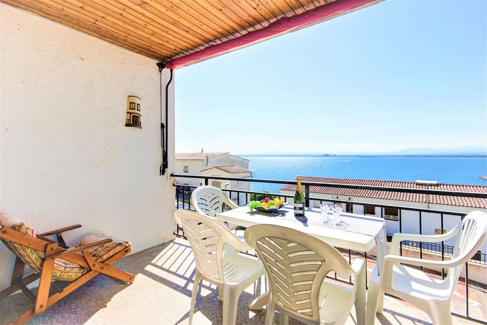 Apartment in Roses Near Beach