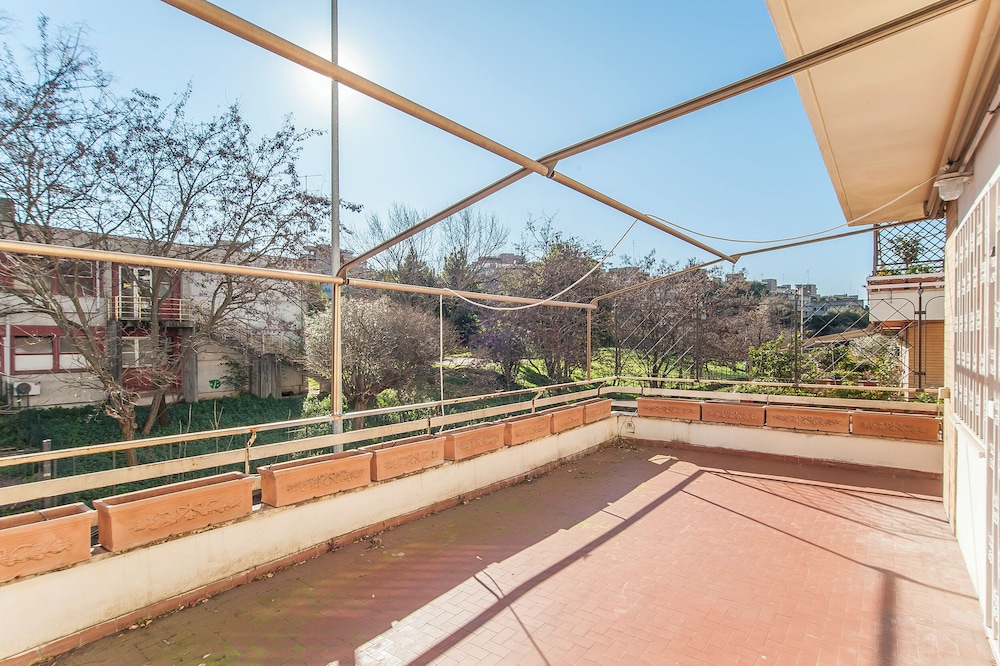 Eur Luminous And Large Family Terrace Apartment