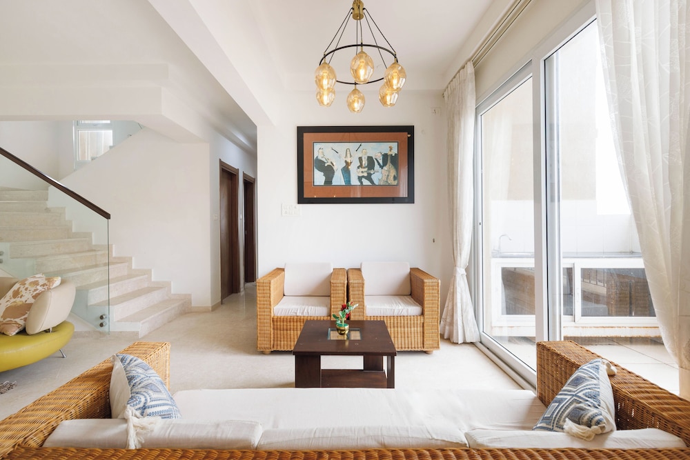 Skyline Haven by Red Olive4bhk30mins Airport
