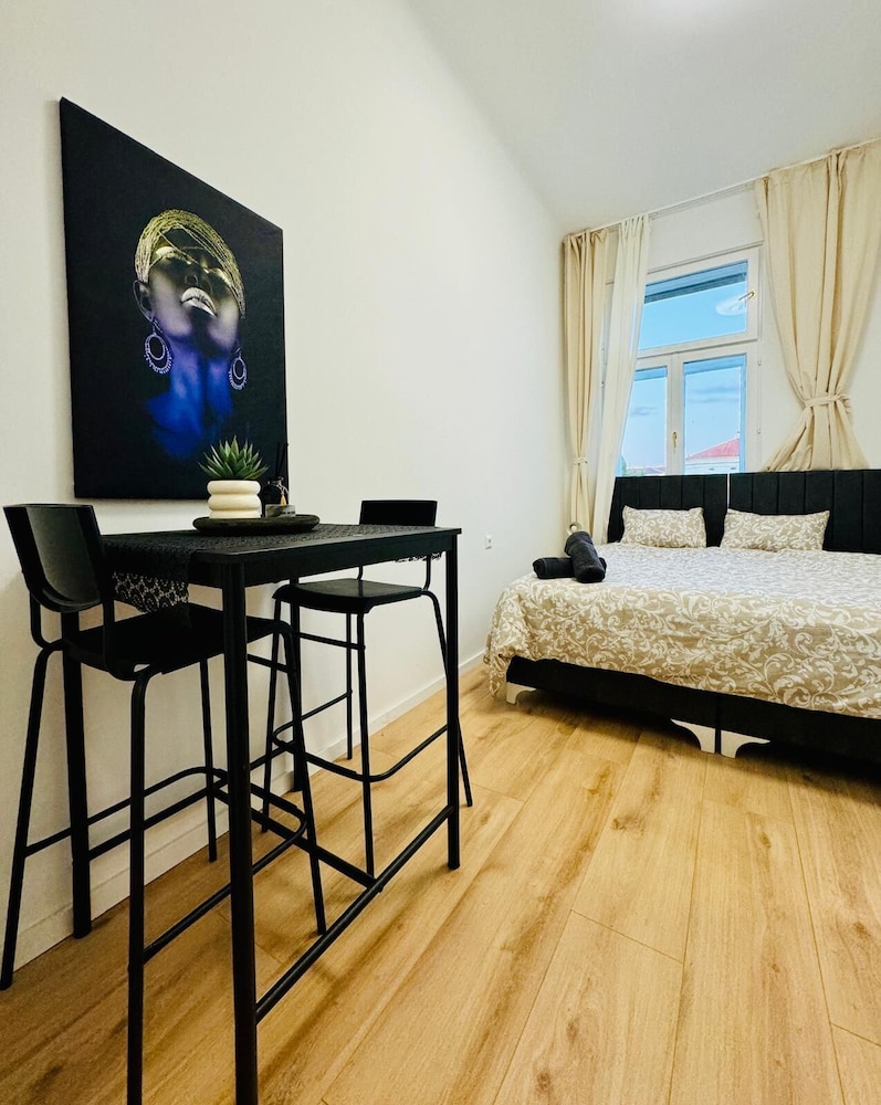 Stylish 4BR Apt Near Westbahnhof