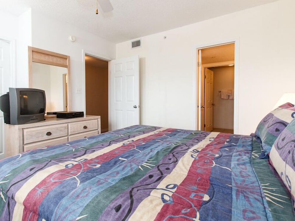 Emerald Twrs West 3003 by Brooks and Shorey Resorts