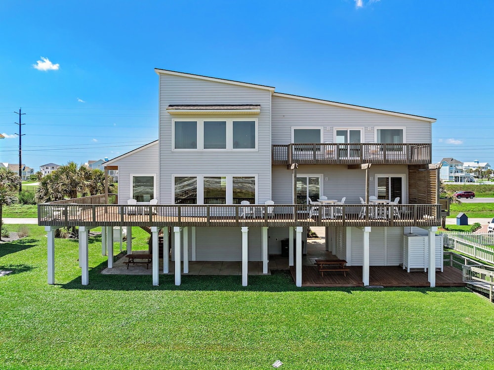 Sandcastle by Ryson Vacation Rentals