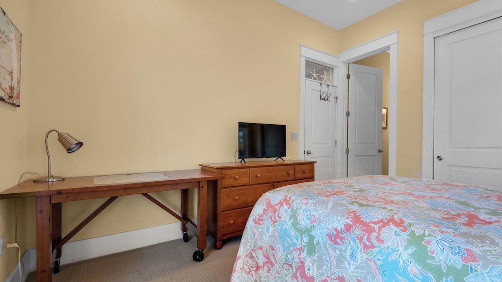 Minutes to the Beach - Gated Community With 2 Pools view 4