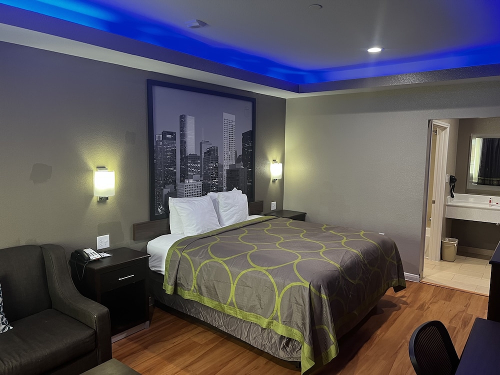 Super 8 by Wyndham Houston Northwest Cypress
