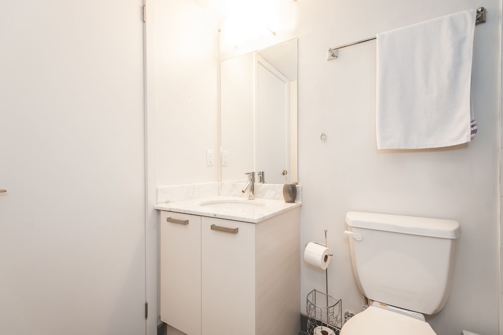 Life Suites Soho 2 Bed - 2 Bath CN Tower View