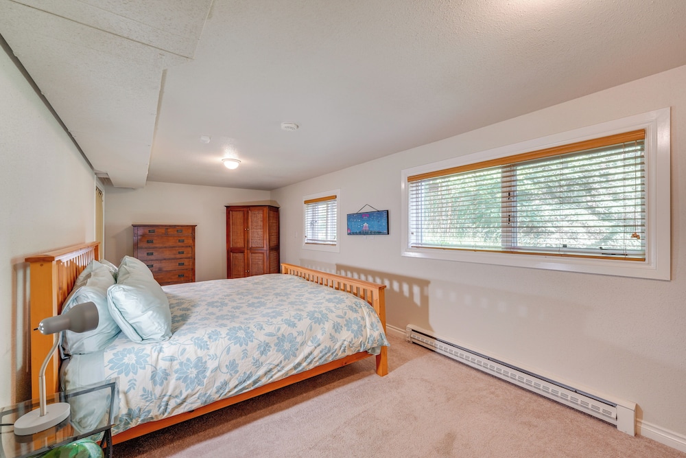 Explore Alaska: Woodsy Home w/ Deck in Palmer