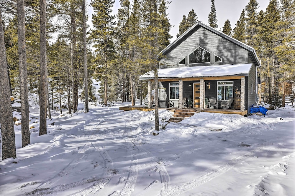 1 Mi to St Marys Glacier Trail: Modern Mtn Cabin! view 5