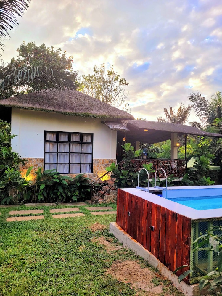 Modern Bahay Kubo Near Tagaytay - Casita Anahaw