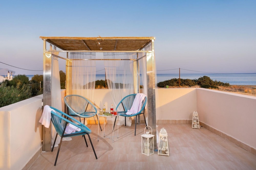 Gennadi Serenity House -beachfront Villa