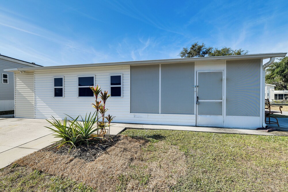Resort Amenities, 7 Mi to Dtwn: Sarasota Home!