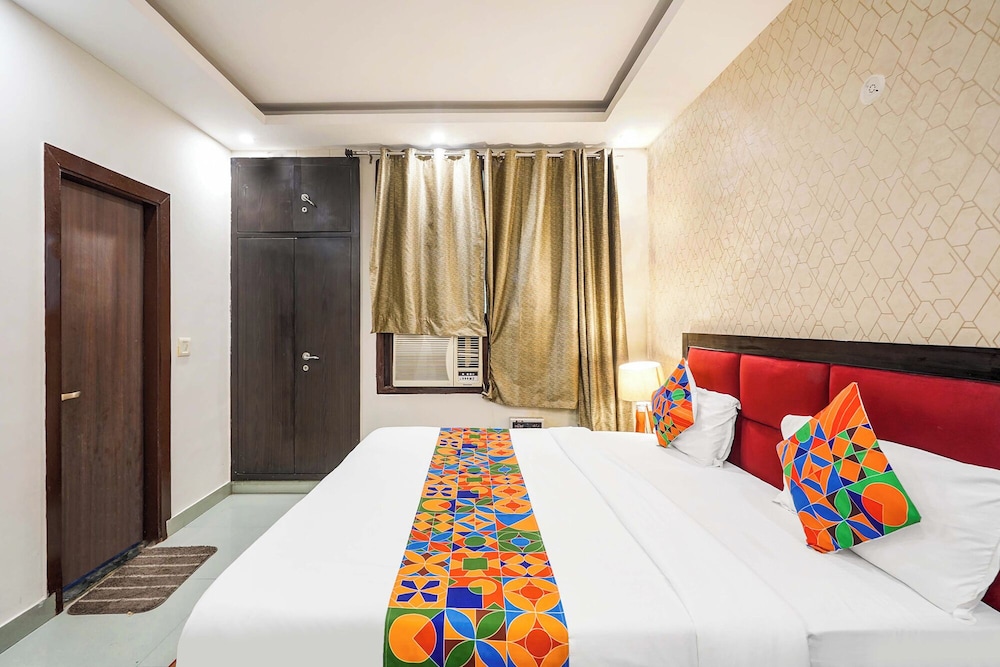 Fabhotel Novis House