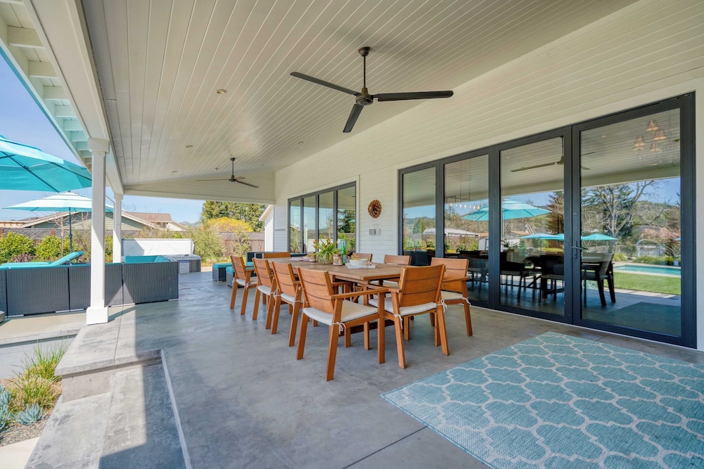 Luxe, Pool, Spa, Fire Pit, Game Room, Piano Sonoma Pool Retreat by Avantstay