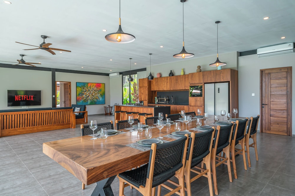Xanadu - 5BR Ubud Designer Villa, Pool with Rice Fields Views