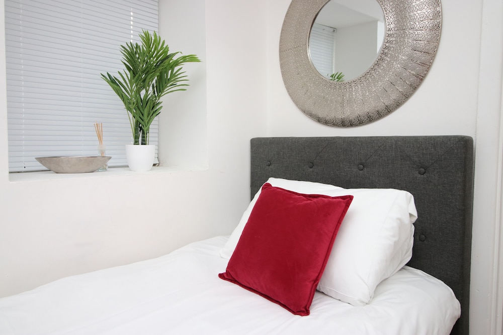 Comfortable Studio Near City Centre, Free Parking view 4