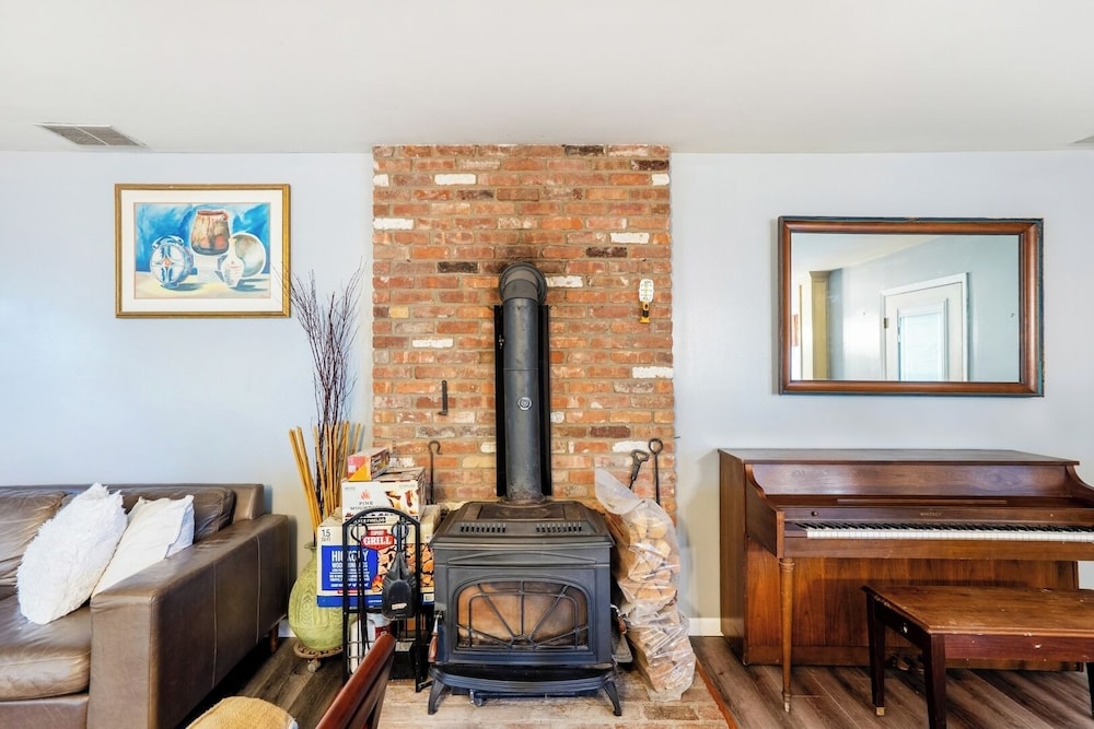 Wallkill 4BR Retreat Large Yard + Pet Friendly