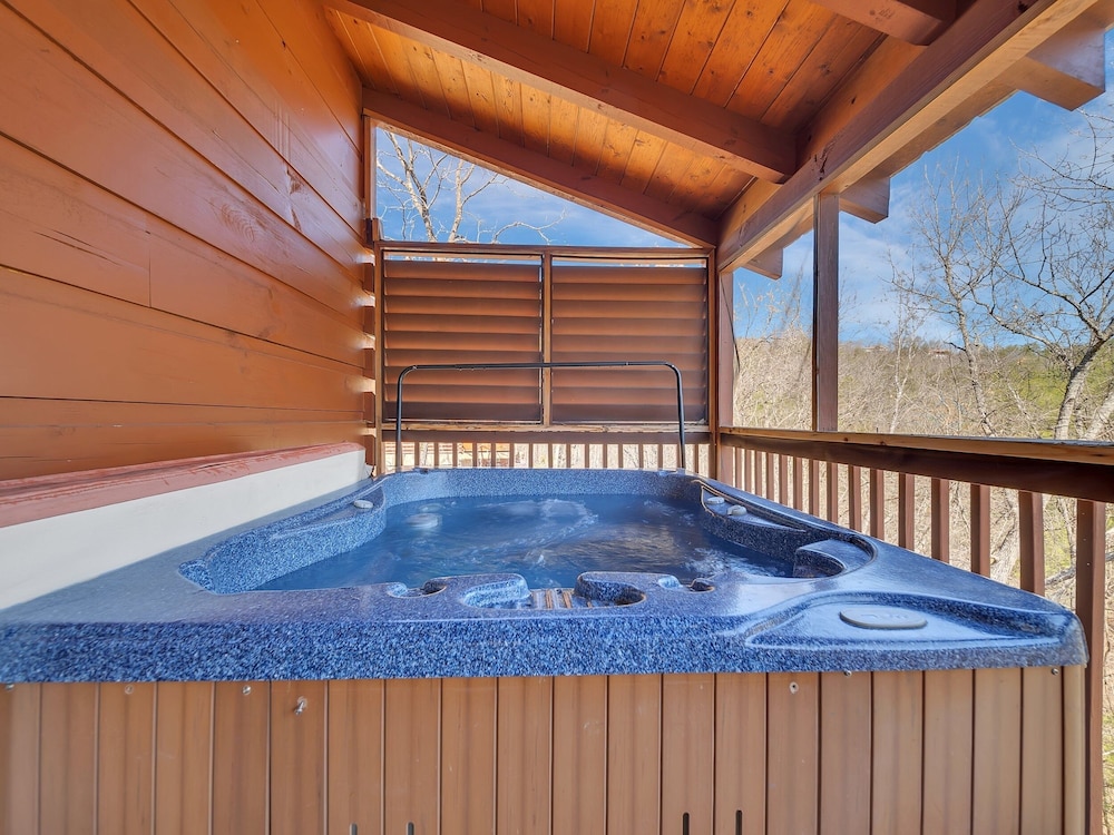 Ern821 - Tranquil Times 5 Bedroom Cabin