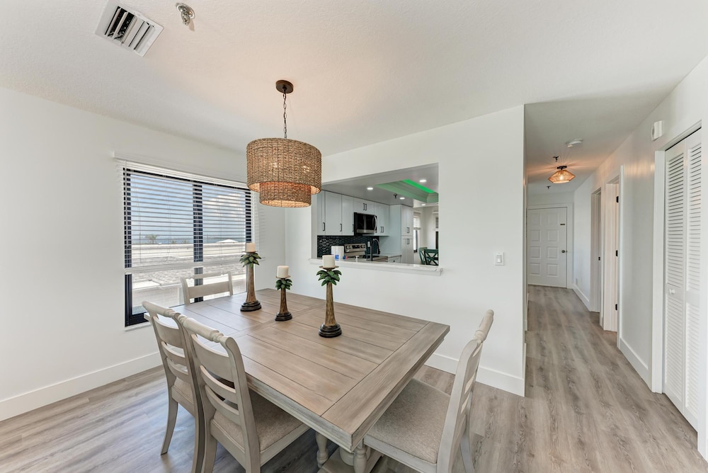 Anna Maria Island Beach Sands 202-private Beach Access-heated Pool