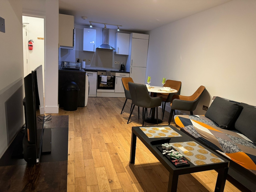 Westciti Chatsworth Road Apartments