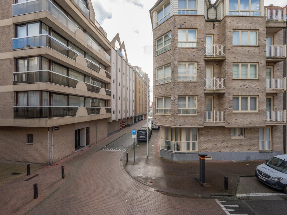 Apartment in Heist Near the Beach