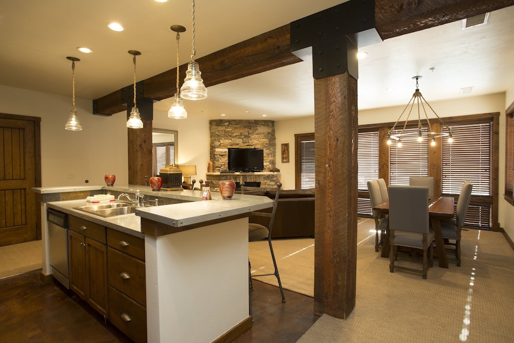2 Bedroom Condo with Spa - Silver Baron Lodge 2 Condo