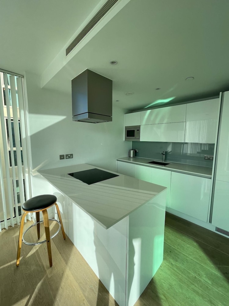 Exquisite 2BD Flat w/ Balcony, Shoreditch!