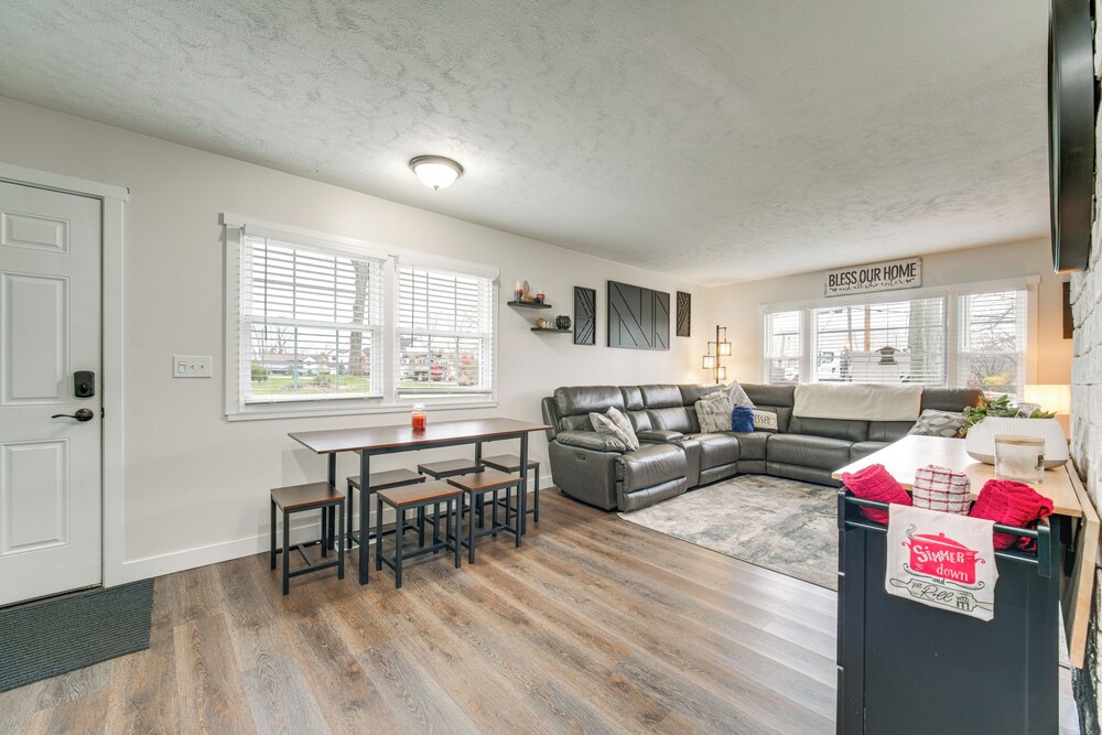 Walk to Marina: Home w/ Hot Tub in Mentor!
