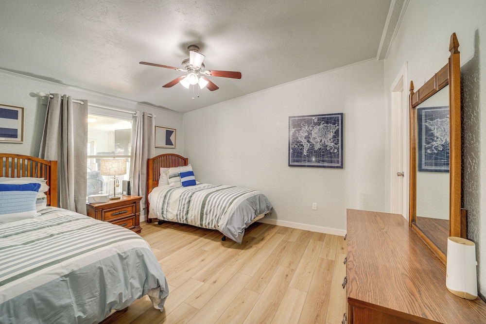 Walk to Beach: Eufaula Home w/ Outdoor Seating!