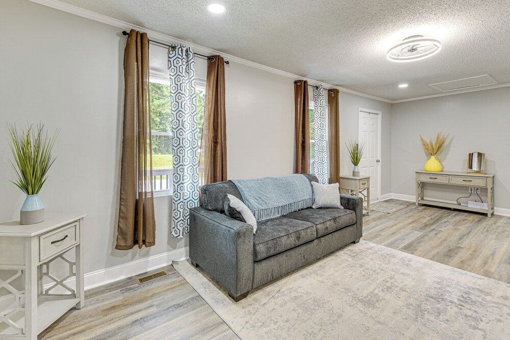 Private Deck & Yard: Home 3 Mi to Dtwn Sanford!