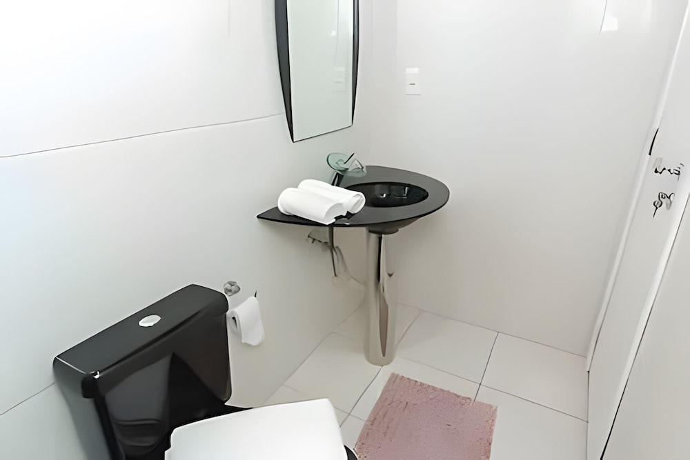 Casa com piscina 5 suites 1 quarto e AC