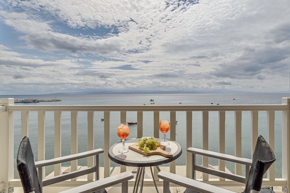 ARCHONTIKO SEASIDE HOTEL