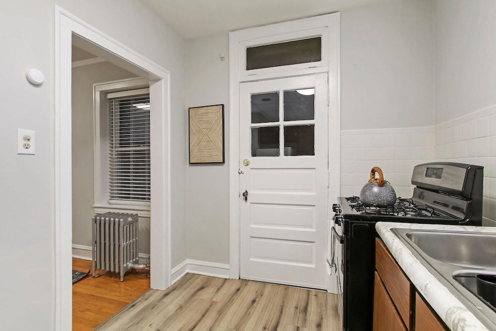 Harmonious 2BR Apt - Lockwood 3