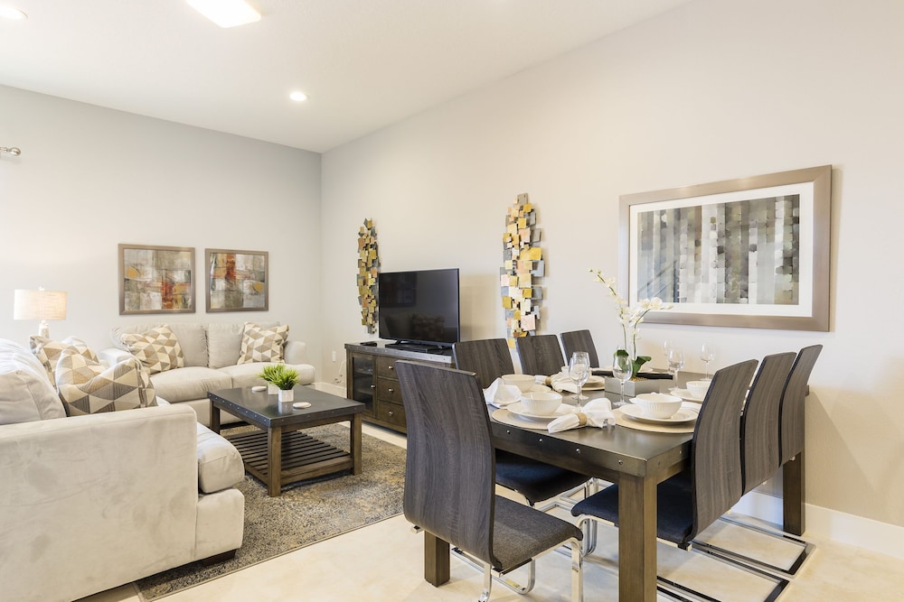 Summerville Vacation Homes by Columbia Management