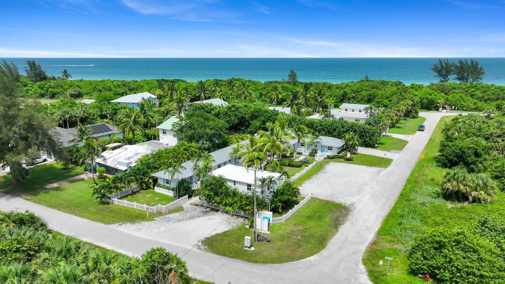 13 Queen Size Bedroom Near the Beach Pet Friendly