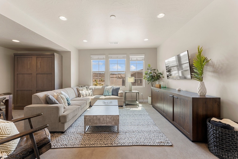 Desert Serenity 4 Bedroom Townhouse