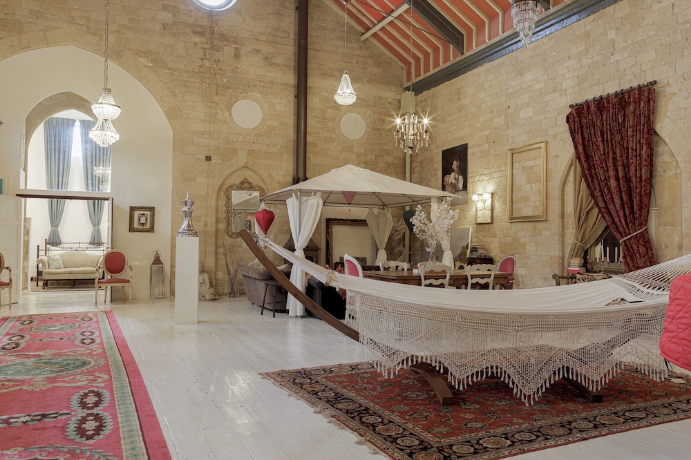 Artisan Hall Stunning Grandeur Cotswolds