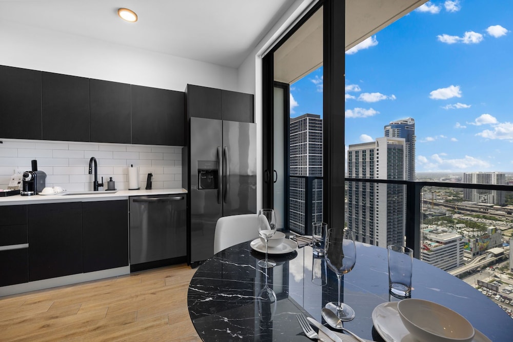High-Floor Studio with Incredible Views