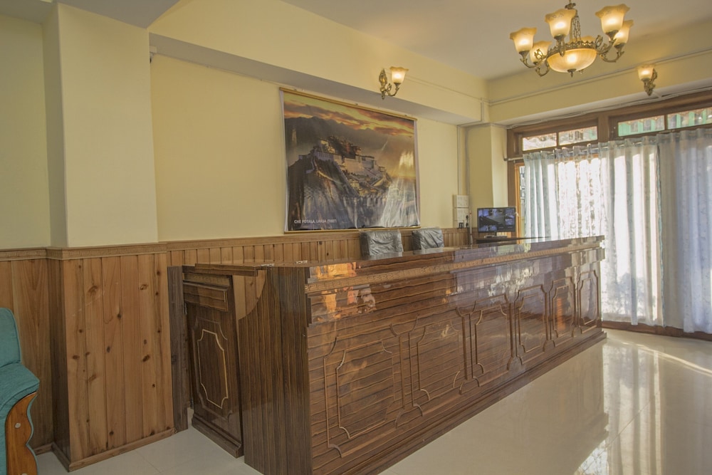 Lobby & Reception