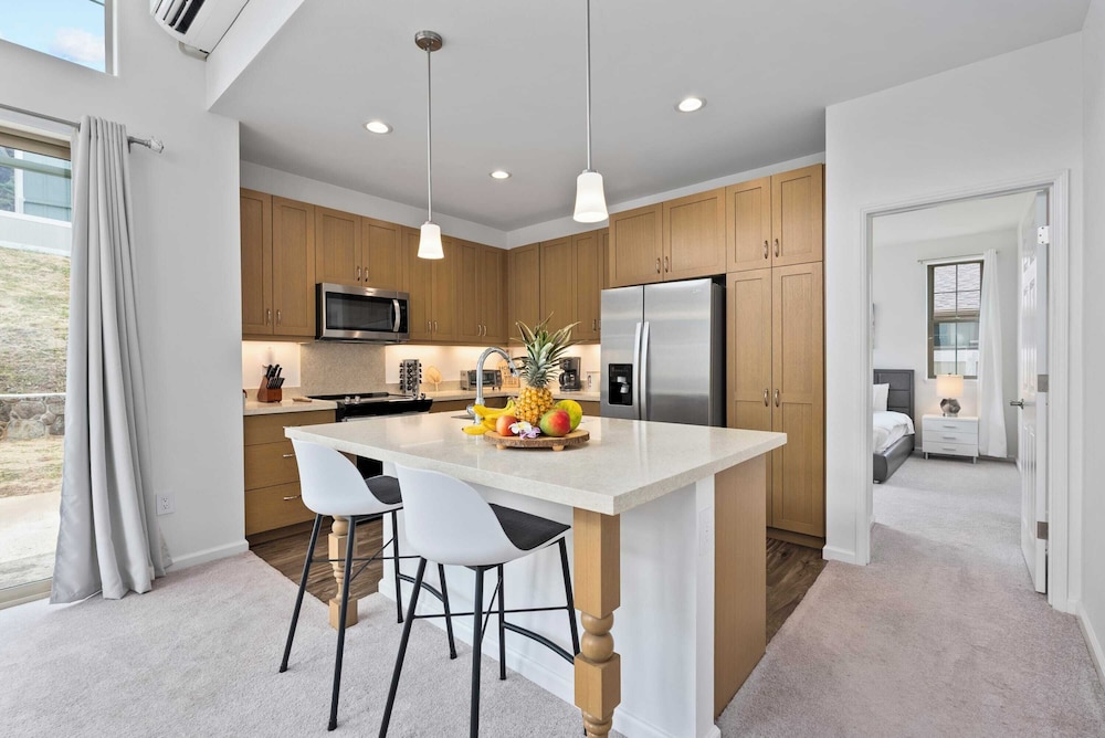 @marbella Lane - Elegant 3BR w/ Marvelous Views