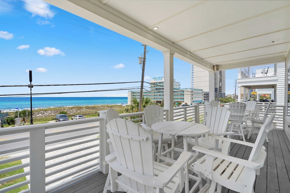 Gulf Views, Pool, Rooftop Lounge & Private Beach Heavenly Day by Avantstay