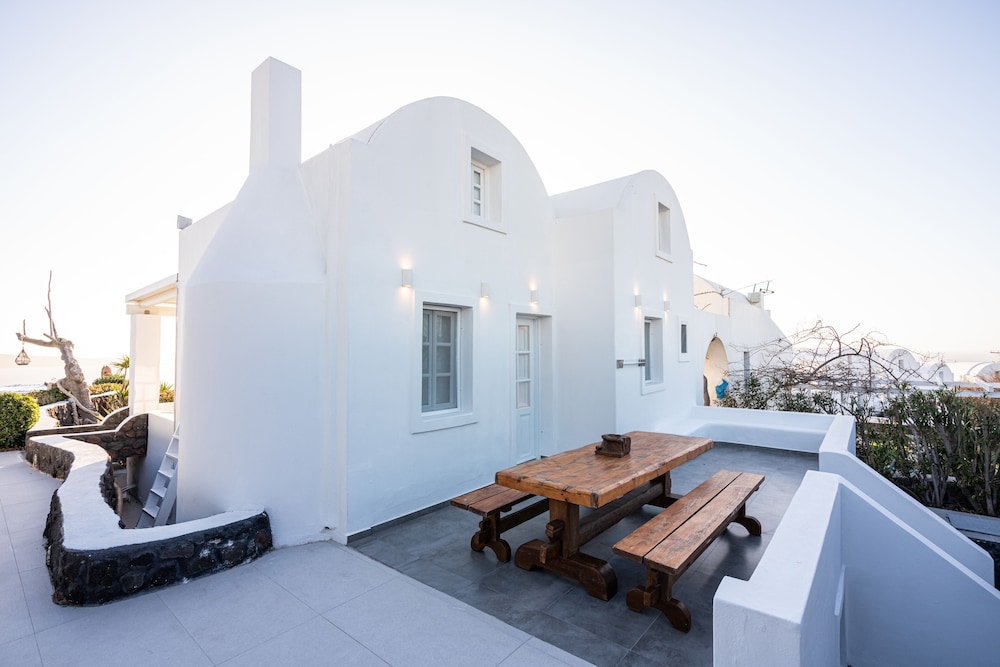 Oia Sunset Villas