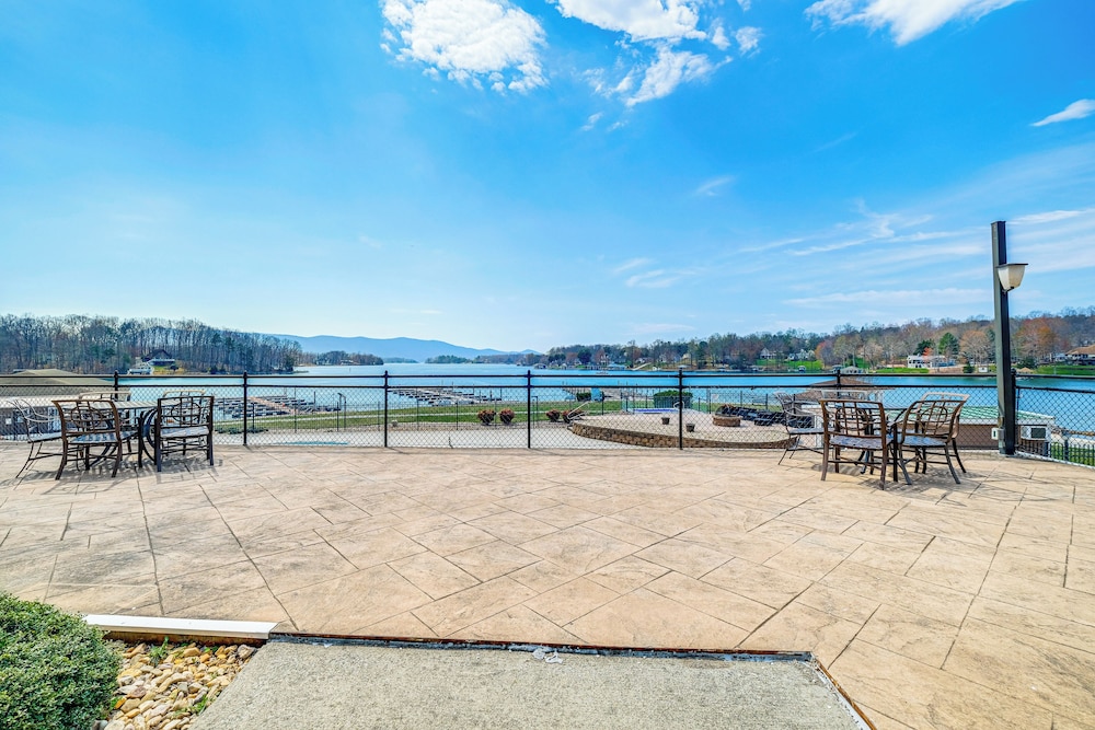 Smith Mountain Lake Retreat w/ Resort Amenities!