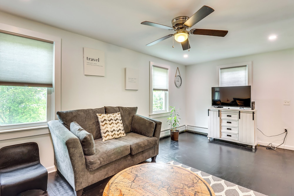 Ski, Hike & Fish: Pet-friendly Home in Saylorsburg