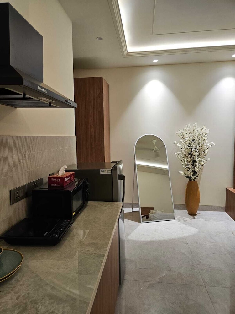 Hotel Dwellr