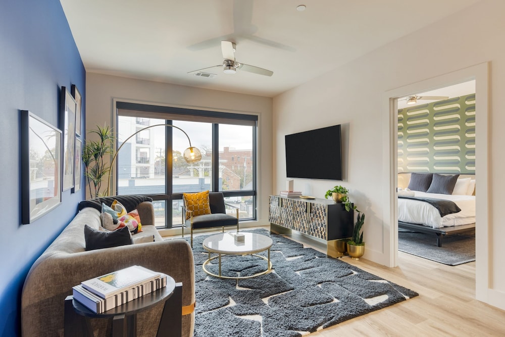 Wonderstruck Walkable Midtown Location at Odyssey Pool BBQ Fitness Room