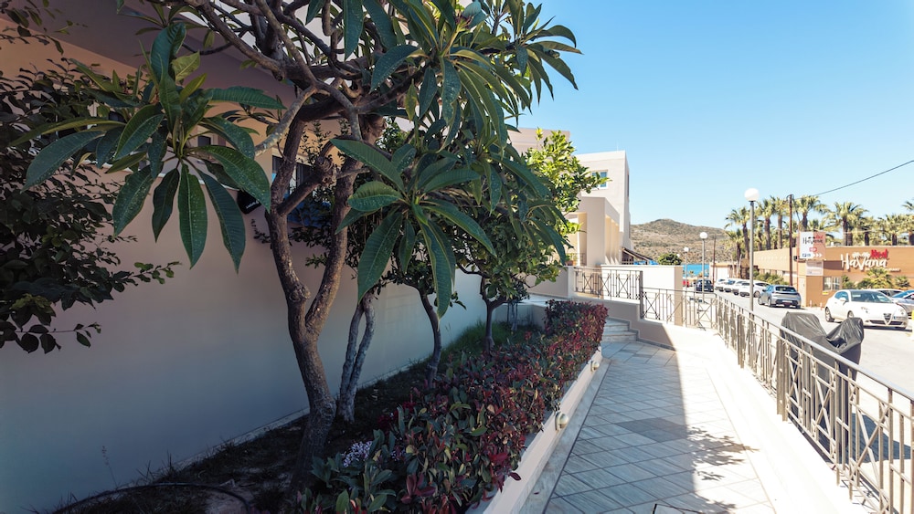 Hotel Chrispy Beach Resort - Image 1