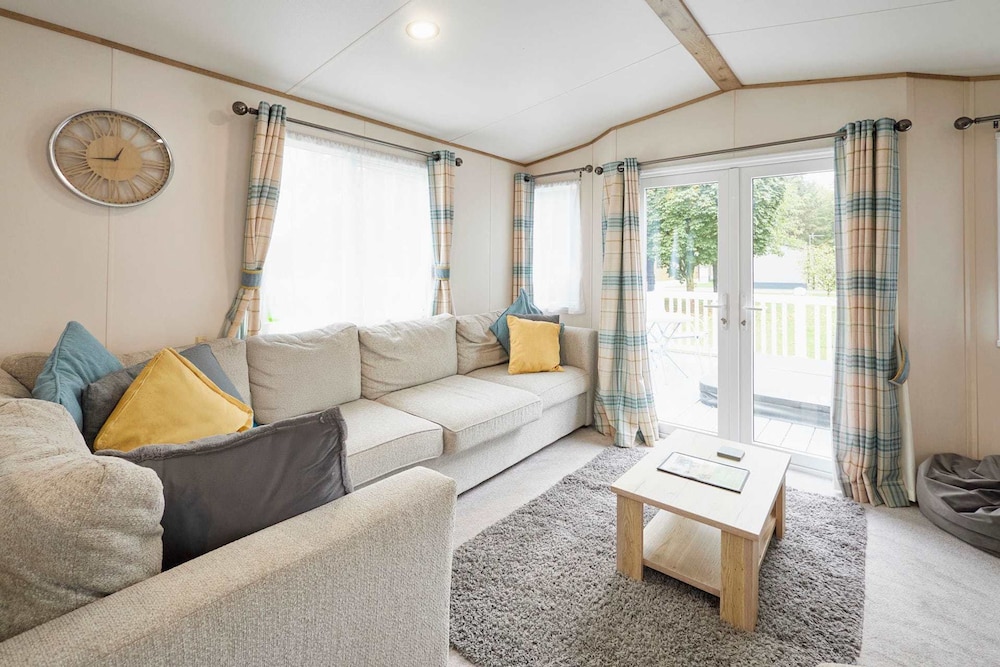 Host Stay Squirrel Lodge